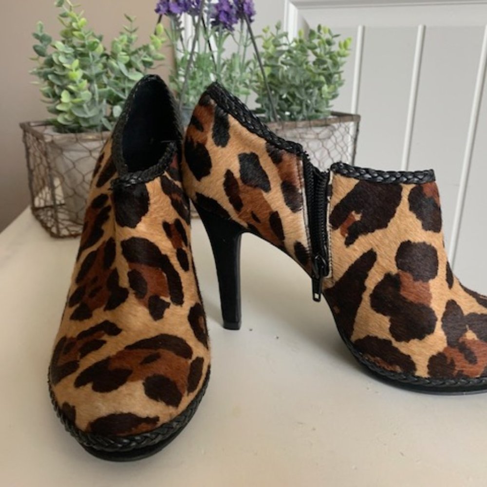 Antonio Melani Animal-print high heel shoes- like new!